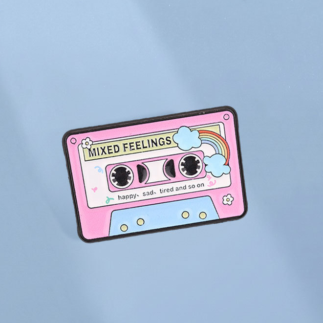 ผสมความรู้สึกเทปคาสเซ็ตเคลือบ Pin Retro 90s เพลงเข็มกลัด Happy Sad Tyred Badges กระเป๋าเป้สะพายหลังอุปกรณ์เสริมของขวัญสําหรับเพื่อน