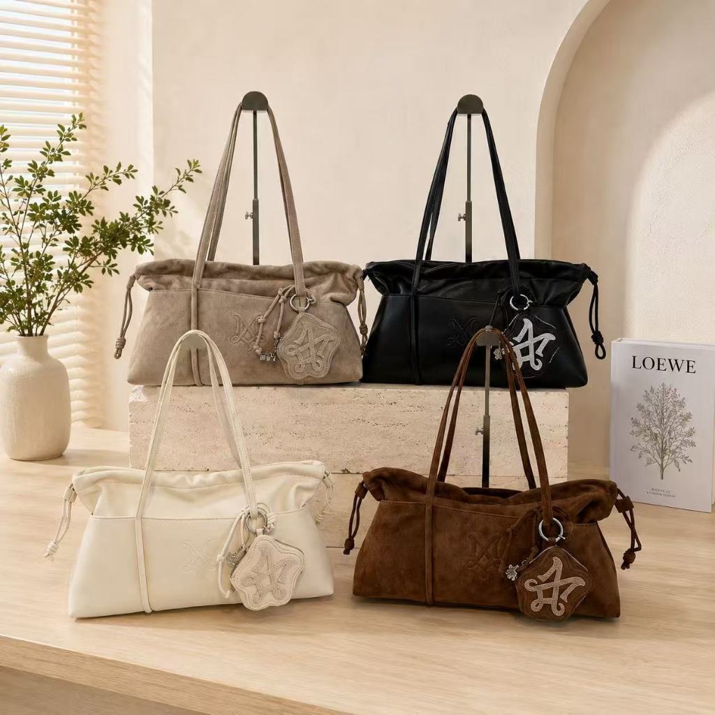 จากผู้ผลิต 1:1Merge It Bag 26 Black / Brown
