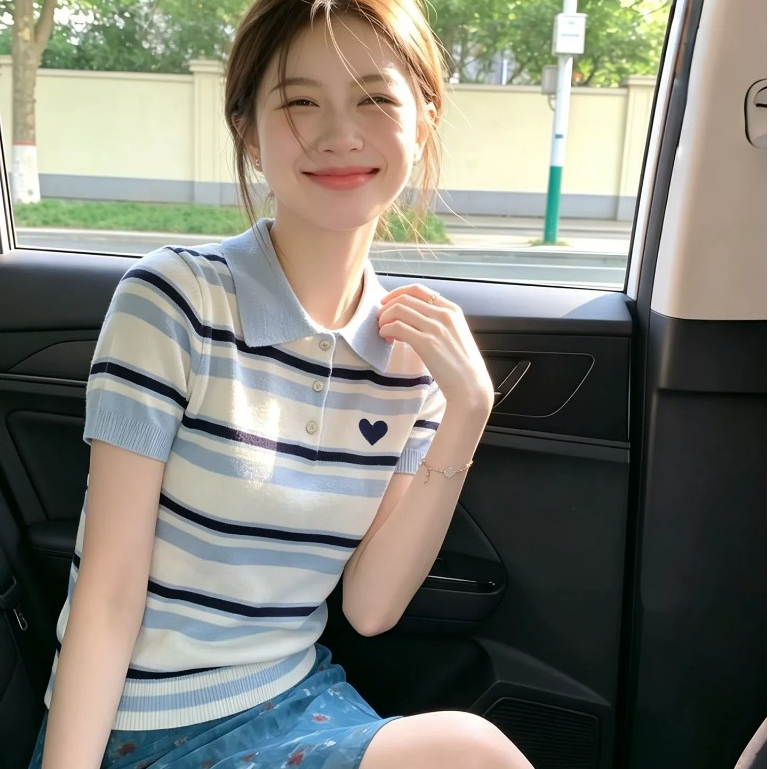 เสื้อโปโลผู้หญิงแขนสั้นลายทางสีฟ้า-ขาว มีลายหัวใจ สไตล์เกาหลี ใส่สบายฤดูร้อน