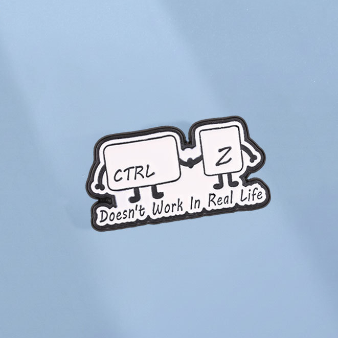 CTRL+Z ไม่ทํางานในชีวิตจริงเคลือบ Pin ตลกโปรแกรมเมอร์เข็มกลัดน่ารักคีย์บอร์ด Key Badges กระเป๋าเป้สะพายหลังอุปกรณ์เสริมของขวัญสําหรับเพื่อน