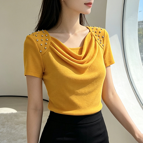 เหมียว ฤดูร้อนเสื้อผ้าสตรี 2026 ใหม่อุตสาหกรรมหนักเพชรเรียงรายคอวีเสื้อยืดอารมณ์สลิมฟิตสลิมมิ่งแขนสั้นหรูหราด้านบนเสื้อ