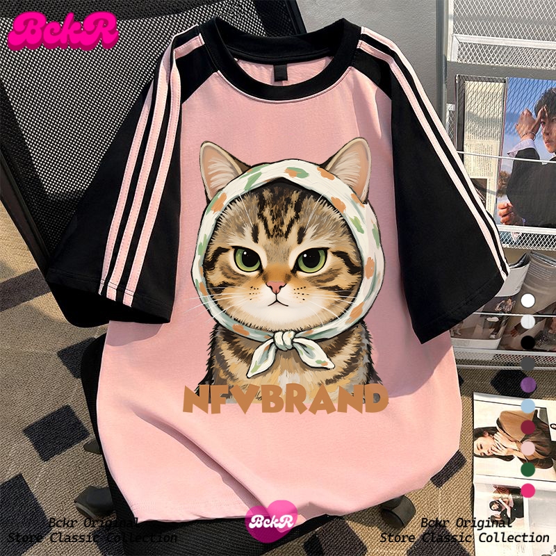 【จัดส่งตลอด 24 ชั่วโมง】🔥BCKR ลายพิมพ์แมว ลายสามแถบ คอกลมเสื้อtshirtoversize🐱ชุดหน้าร้อนผู้หญิงYG6427