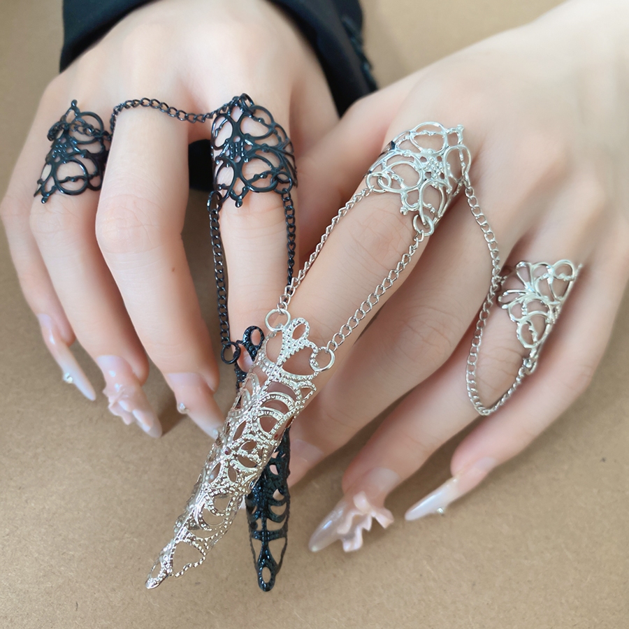 Silver Gothic Lace Chain Finger Claw แหวนเล็บยามสําหรับผู้หญิง Edgy Dark สไตล์