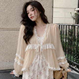 somethingappeals Moonlit Blouse เสื้อคาร์ดิแกนขอบหยักลูกไม้ ทรงครอป V Neck แต่งชั้นหยัก สไตล์สวีท