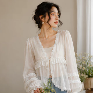 somethingappeals Moonlit Blouse เสื้อคาร์ดิแกนขอบหยักลูกไม้ ทรงครอป V Neck แต่งชั้นหยัก สไตล์สวีท