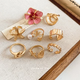 DREJEW แหวนผู้หญิง ชุด 8 ชิ้น ปลาดาว ดอกไม้เคลือบสีฟ้า ไข่มุกเทียม แหวนเปิด สไตล์มหาสมุทรฤดูร้อน วันหยุดชายหาด สวมใส่ทุกวัน ออกเดท ของขวัญ