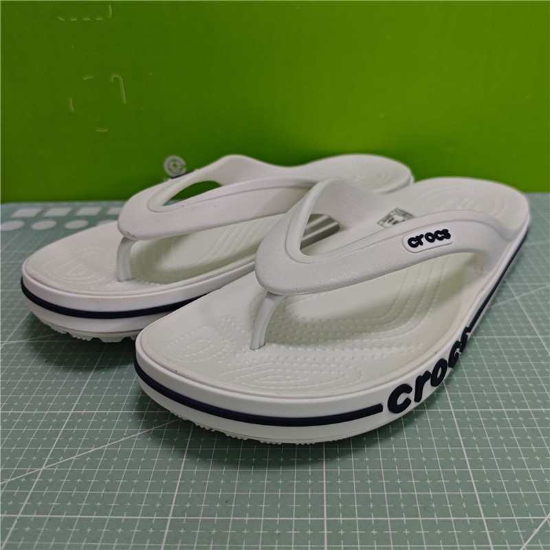 CROCS ของแท้ 100% จระเข้ รองเท้าแตะผู้ชายขนาดใหญ่รองเท้าแตะผู้หญิง: 205393
