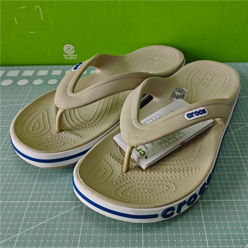 CROCS ของแท้ 100% จระเข้ รองเท้าแตะผู้ชายขนาดใหญ่รองเท้าแตะผู้หญิง: 205393