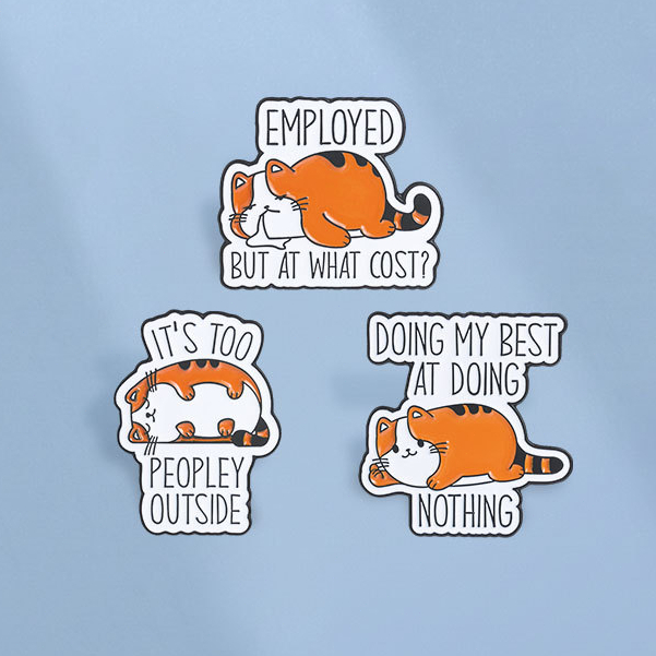 ตลกสีส้มแมวเคลือบ Pins Sarcastic ทํางาน Introvert คําคมเข็มกลัดสัตว์ป้ายปกกระเป๋าเป้สะพายหลังอุปกรณ์เสริมของขวัญสําหรับเพื่อน