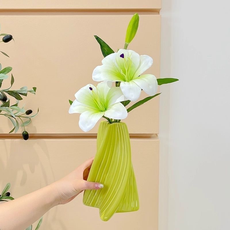 สไตล์ศิลปะเกลียวใหม่ดอกไม้ปลอมพร้อมแจกัน ดอกไม้เทียมในแจกัน Centerpieces โต๊ะสำหรับห้องรับประทานอาหาร ชุดจัดดอกไม้ไหม เครื่องประดับ Centerpieces โต๊ะรับประทานอา