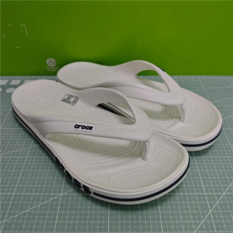 CROCS ของแท้ 100% จระเข้ รองเท้าแตะผู้ชายขนาดใหญ่รองเท้าแตะผู้หญิง: 205393