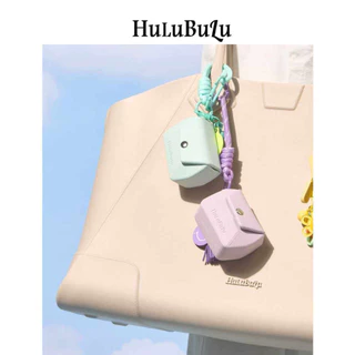 HuluBulu 🎧 ใหม่ กระเป๋าใส่หูฟังไร้สาย Apple Airpods Pro 1 2 3 Air หูฟังบลูทูธซัมซุง หูฟังบลูทูธXiaomi กระเป๋าพกพา อุปกรณ์เสริมกระเป๋า สายสะพายถอดได้ วัสดุEVAรักษ์โลก กันกระแทก กันน้ำ กันแรงกด สไตล์เรขาคณิต สีสันสดใส ตัวตุ้มน่ารัก เบา26กรัม ติดเข็มขัด