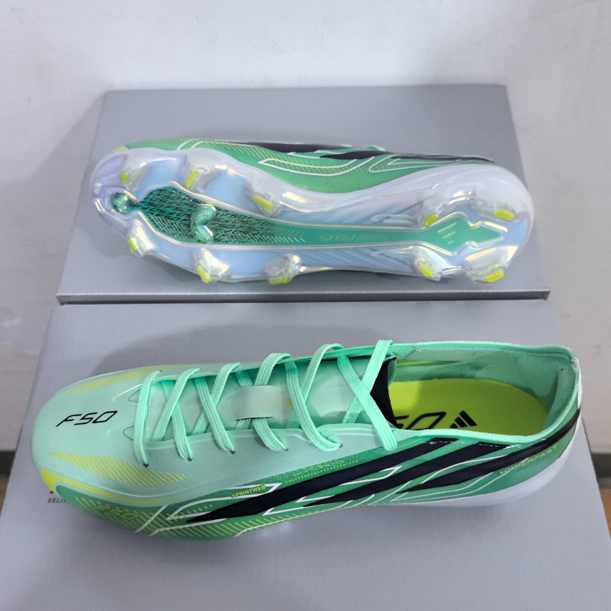 รองเท้าฟุตบอลลูกไม้ ฉ 39-45 ผู้ชายใหม่ถักอย่างเต็มที่สีเขียวอ่อนรองเท้ากันน้ําระบายอากาศ