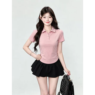 BOSSY เสื้อโปโลแขนสั้นคอโปโล สไตล์อเมริกันวินเทจ ลายสกรีนทรงเข้ารูป ผ้าฝ้าย100%#M