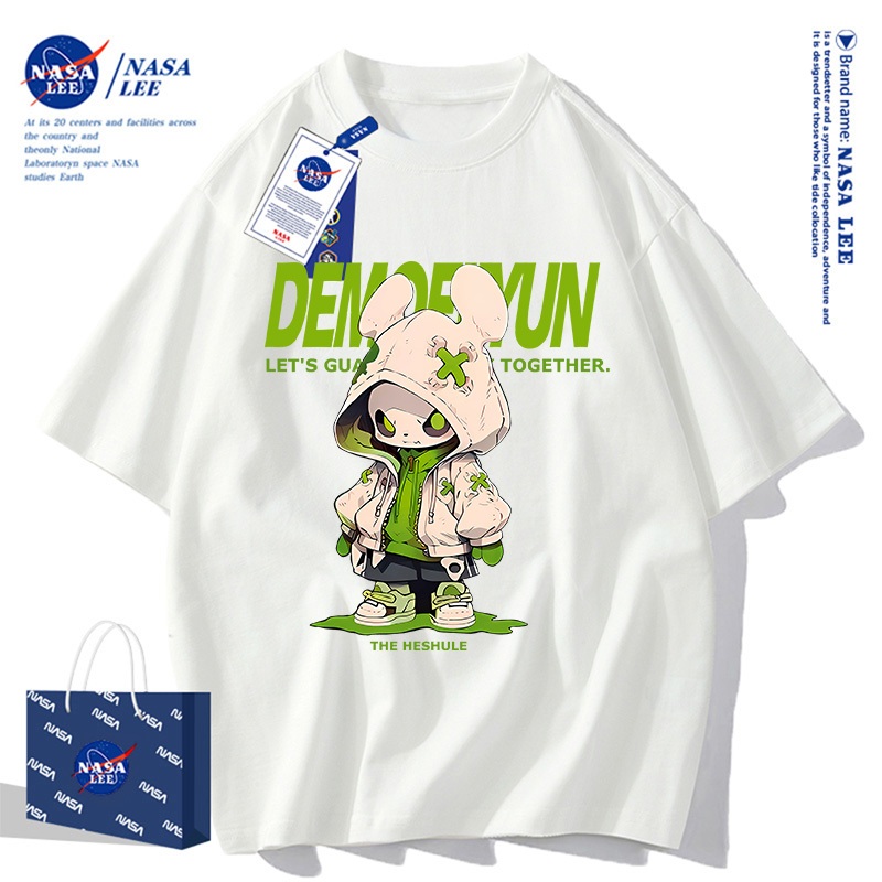 เสื้อ NASA LEE 2026 ลายการ์ตูนน่ารัก ตัวการ์ตูนสีเขียวถือใบโคลเวอร์ - ผ้าคอตตอนนุ่มใส่สบาย สำหรับเด็กชายและเด็กหญิง