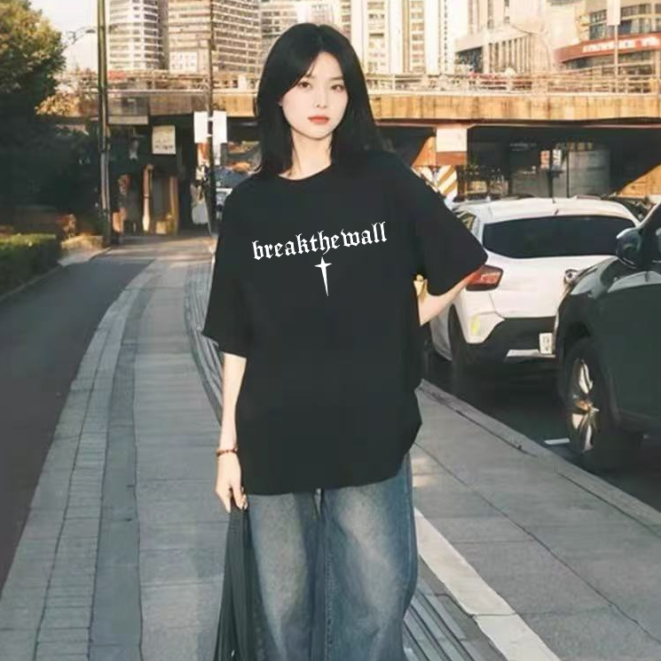 (ผ้าฝ้าย 100%) Luvoro 2026รุ่นใหม่ เสื้อยืด Cotton oversize T-shirt unisex ลาย เนื้อผ้านุ่มระบายอากาศดี แขนสั้น ใส่สบายสีดำและสีขาว เสื้อยืดทูโทน เสื้อยืดแขนสั้น C1167