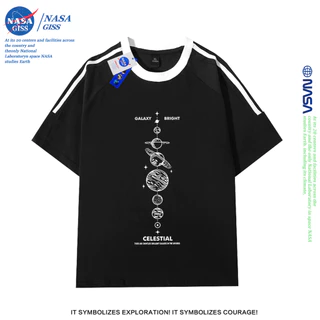 NASA เสื้อยืดสามแถบชายหญิง oversize แขนสั้น สไตล์ลำลอง summer สร้อยลายท้องฟ้าประดับดาว พิมพ์ลาย คอตตอน100% คอกลม หลวมและระบายอากาศ
