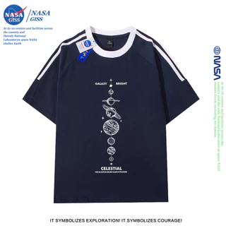NASA เสื้อยืดสามแถบชายหญิง oversize แขนสั้น สไตล์ลำลอง summer สร้อยลายท้องฟ้าประดับดาว พิมพ์ลาย คอตตอน100% คอกลม หลวมและระบายอากาศ
