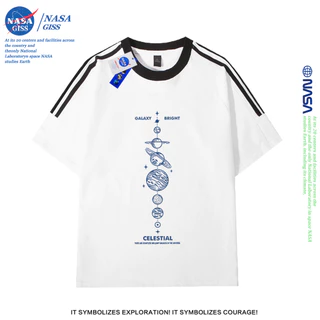 NASA เสื้อยืดสามแถบชายหญิง oversize แขนสั้น สไตล์ลำลอง summer สร้อยลายท้องฟ้าประดับดาว พิมพ์ลาย คอตตอน100% คอกลม หลวมและระบายอากาศ