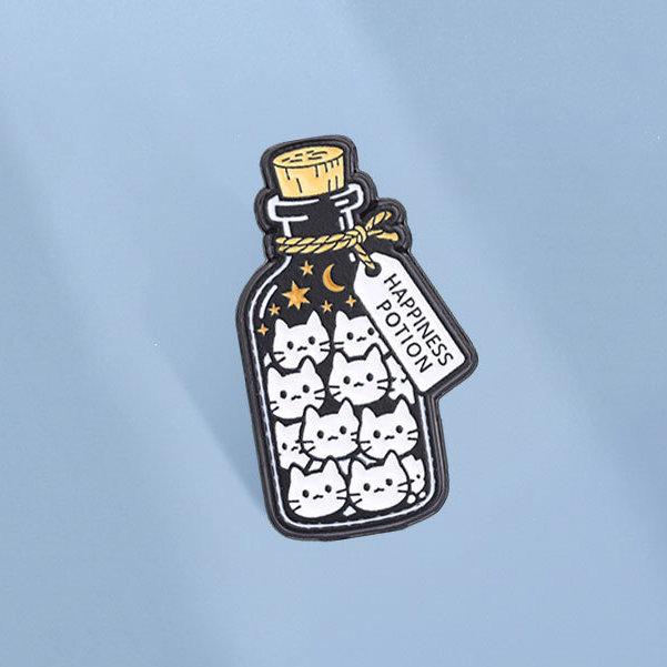 Happiness Potion Full Cats Enamel Pin Magic Bottle เข็มกลัดลูกแมวน่ารัก Badge กระเป๋าเป้สะพายหลังอุปกรณ์เสริมของขวัญสําหรับเพื่อน