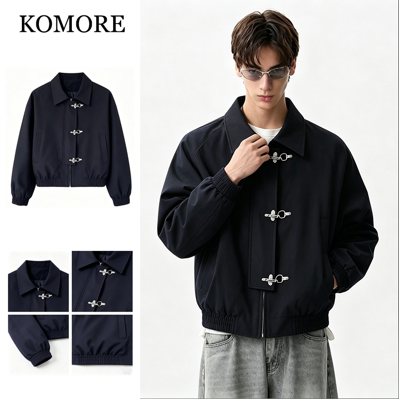 เสื้อแจ็คเก็ตสตรีทสีดําพร้อมหัวเข็มขัดโลหะและปลายแขนยางยืดเสื้อแจ็คเก็ตแขนยาว ผ้าระบายอากาศใส่เที่ยวสตรีทแฟชั่น