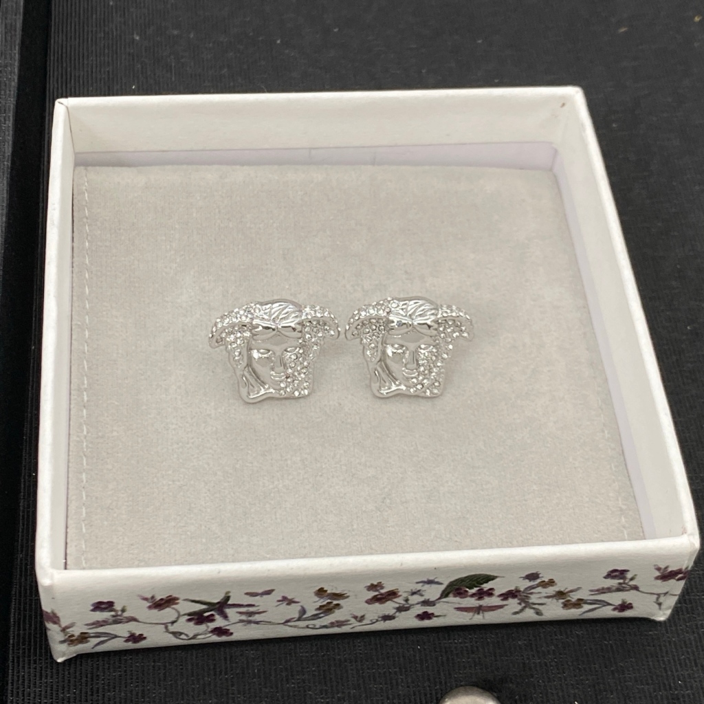 Versace Silver Full Diamond Medusa Avatar ต่างหูหรูหรา High-End ต่างหูสามมิติ Niche อารมณ์ All-Match