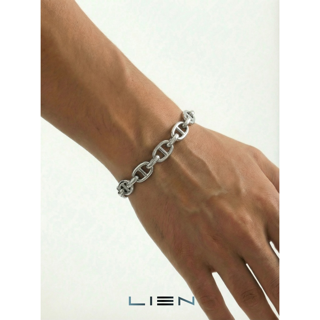 สร้อยข้อมือโซ่สมอสีเงินสำหรับผู้ชาย แบรนด์ LIEN ทำจากเหล็กไทเทเนียม กันน้ำ ไม่ซีดจาง ดีไซน์มินิมอล | ของขวัญสำหรับเขา