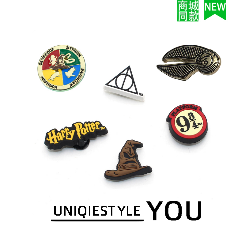 ห้างสรรพสินค้าสไตล์เดียวกันรองเท้าหลุมดอกไม้รองเท้าหัวเข็มขัดอุปกรณ์ ทําเอง ตกแต่งที่ถอดออกได้การ์ตูนแฮร์รี่ พอตเตอร์ชุดมายากล
