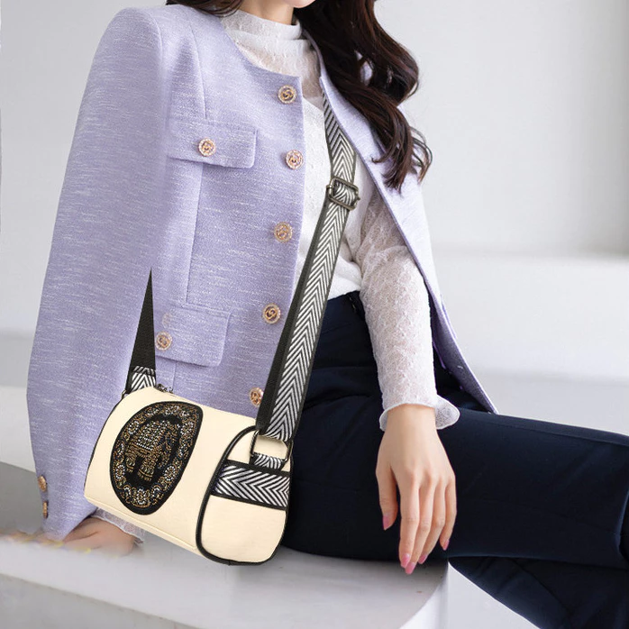กระเป๋า Messenger สีดํา Elephant Hot Diamond Pattern