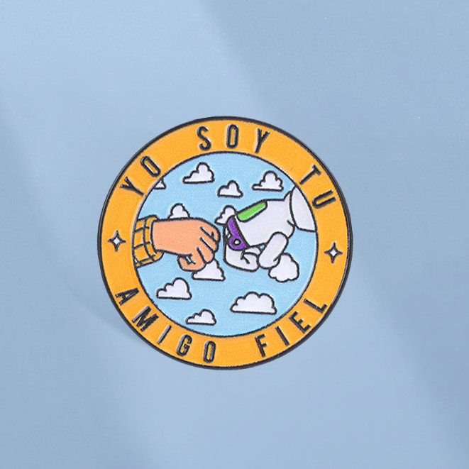 Toy Story Buzz Lightyear เคลือบ Pin I Am Your Loyal เพื่อนสเปนอ้างเข็มกลัด Badge เสื้อผ้าอุปกรณ์เสริมของขวัญสําหรับเพื่อน
