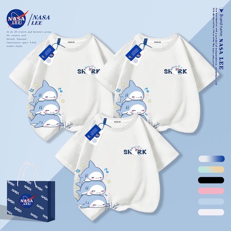 [กรุงเทพฯ จัดส่งภายในวันเดียว] นาซ่า อินเทรนด์ฉลามน้อยผ้าฝ้ายสีขาวเสื้อยืดครอบครัวสามพ่อแม่และลูกสวมใส่แฟชั่นสบายๆแขนสั้น