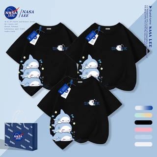 [กรุงเทพฯ จัดส่งภายในวันเดียว] นาซ่า อินเทรนด์ฉลามน้อยผ้าฝ้ายสีขาวเสื้อยืดครอบครัวสามพ่อแม่และลูกสวมใส่แฟชั่นสบายๆแขนสั้น