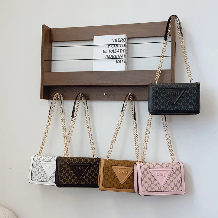 พร้อมส่ง M Letter Presbyopic Chain Messenger Bag Classic Brown thumbnail 6