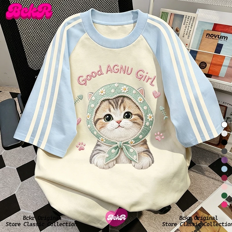 【จัดส่งตลอด 24 ชั่วโมง】🔥BCKR สไตล์วิทยาลัย ลายแมวคอกลมเสื้อ🐱oversize ชุดหน้าร้อนผู้หญิงtshirt YG3865