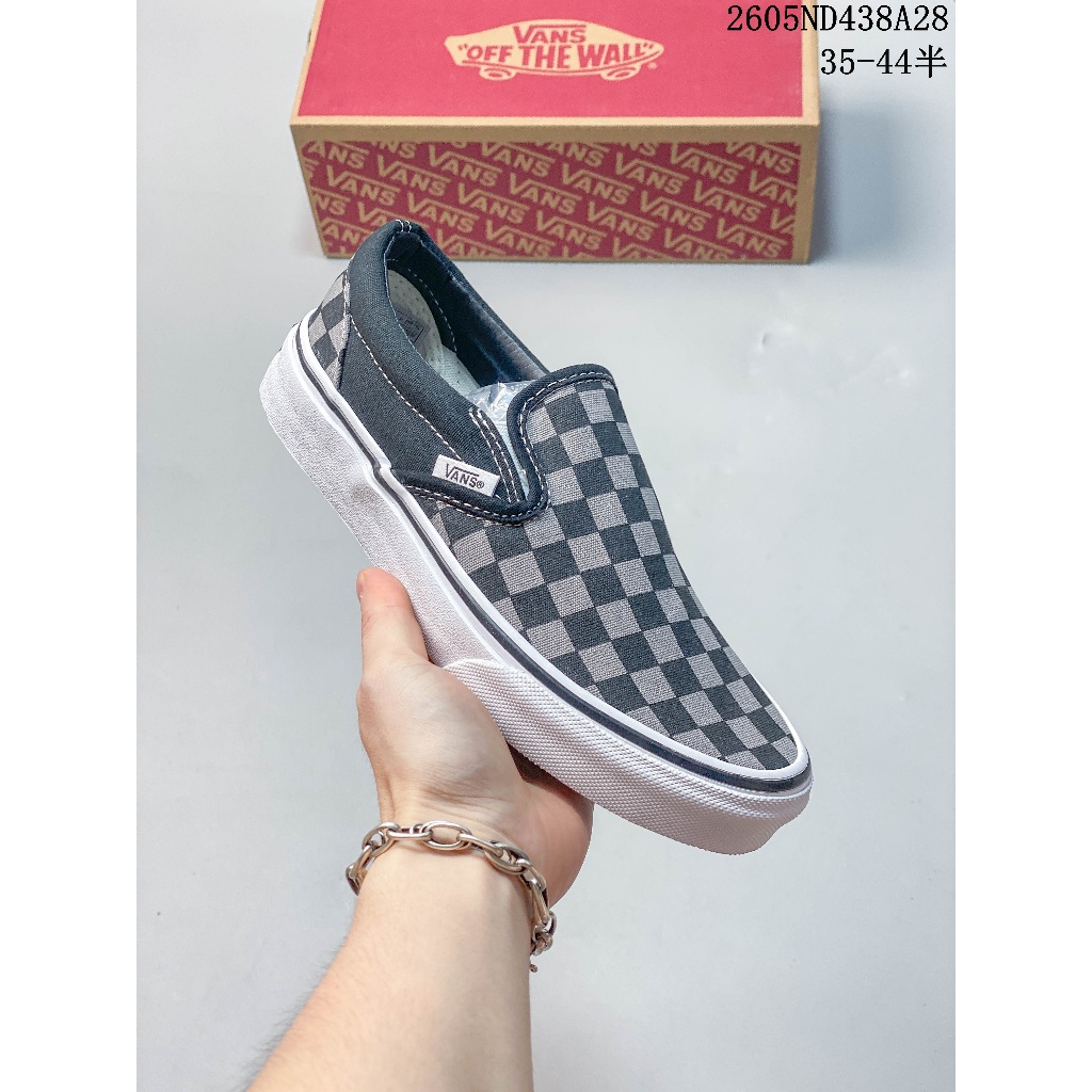 Vans Classic Slip-On Canvas Slip-On รองเท้าผ้าใบ