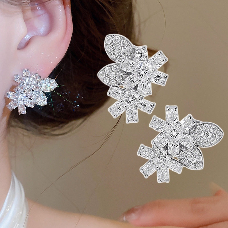 ต่างหูโบว์ Rhinestone ประณีต High-End หรูหราพู่ต่างหูต่างหู