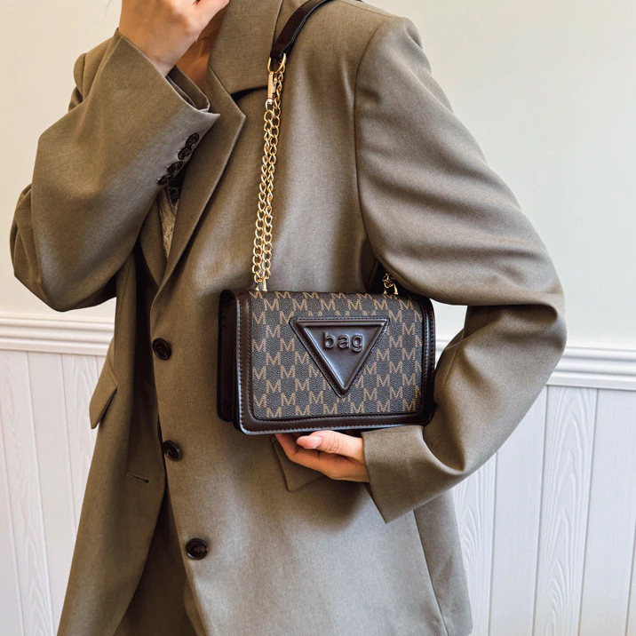 พร้อมส่ง M Letter Presbyopic Chain Messenger Bag Classic Brown