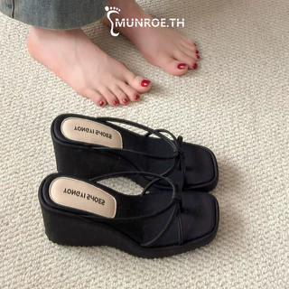 Munroe รองเท้าแตะ วินเทจ สีดำ รองเท้าส้นสูง ผู้หญิง 2026 รุ่นใหม่ ฤดูร้อน รองเท้าเพิ่มความสูง