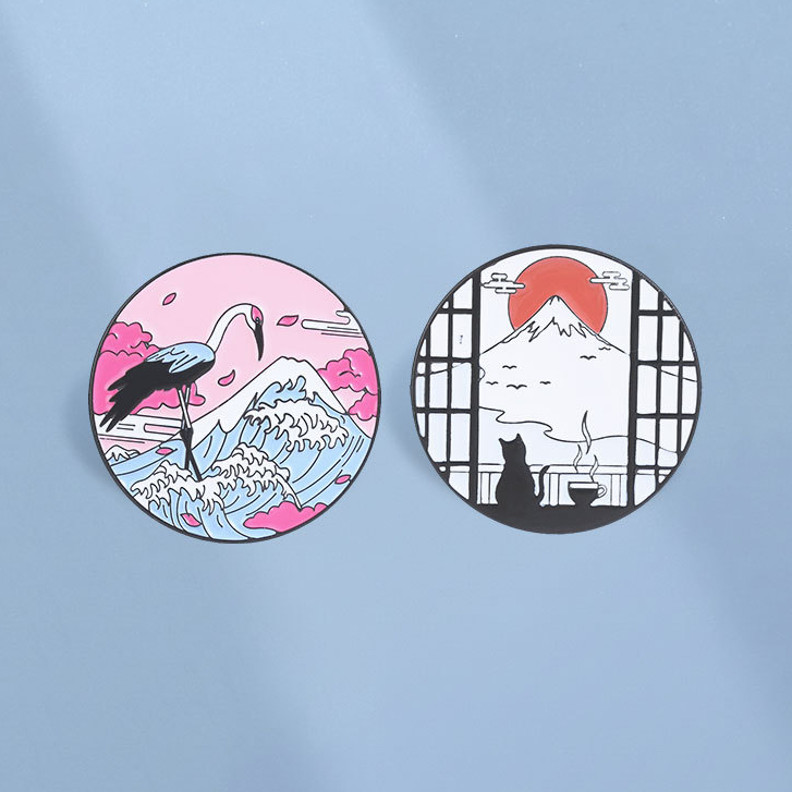 Ukiyo-e Art ภูมิทัศน์เคลือบ Pins Mount Fuji Crane เข็มกลัดโลหะรอบป้ายเสื้อผ้าอุปกรณ์เสริมของขวัญสําหรับเพื่อน