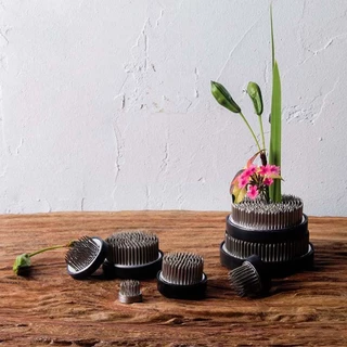 HNTH รอบ Ikebana Kenzan กบดอกไม้พร้อมปะเก็นยาง Art Fixed Arranging เครื่องมือ HNTH