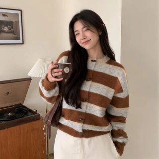 💖Thesummernade Espresso Cardigan เสื้อไหมพรมแขนยาวคอกลม ลายทางกระดุมฮอร์น ทรงหลวมใส่สบายสไตล์เกาหลี
