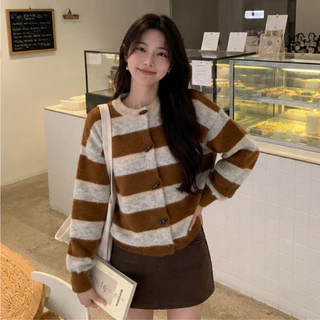 💖Thesummernade Espresso Cardigan เสื้อไหมพรมแขนยาวคอกลม ลายทางกระดุมฮอร์น ทรงหลวมใส่สบายสไตล์เกาหลี