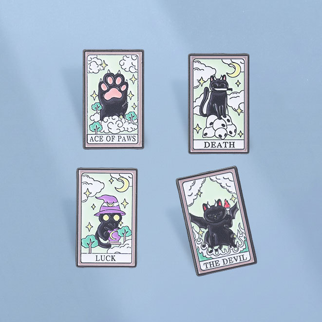 Witchy Black Cat Tarot เคลือบ Pins โชคลาภ Death Ace of Paws ปีศาจแม่มดแมวเข็มกลัดป้ายปกเสื้อผ้าอุปกรณ์เสริมของขวัญสําหรับเพื่อน