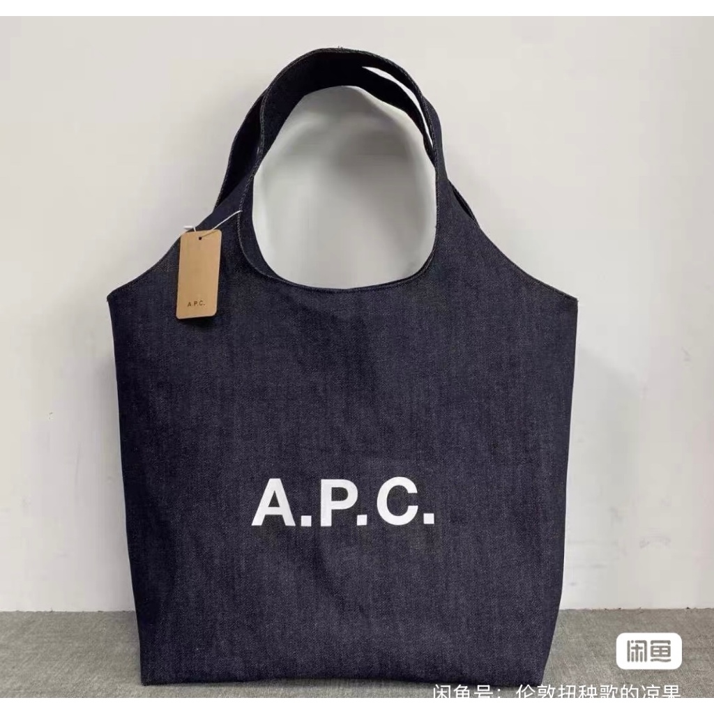 Apc กระเป๋าสะพายโปโลสีน้ําเงินพิมพ์ลายโลโก้สีขาว