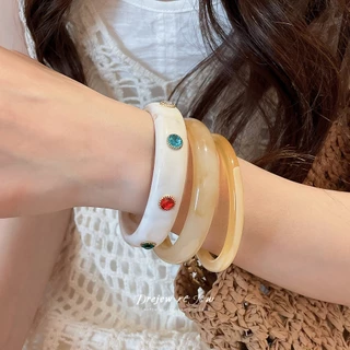 DREJEW กำไลข้อมือชุด 3 ชิ้น เรซินผสมโลหะ ตกแต่งเปลือกหอยไข่มุกเทียม สไตล์วันหยุดแฟชั่น สวมใส่สบายประจำวัน มีหลายสีให้เลือก