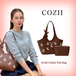 ของแท้ 100% COZII Small Colbie Tote Bag | Invisible Me พร้อม Inner Pouch แบบถอดเข้า-ออกได้,C Bag Charm ตกแต่งเพิ่มความน่ารัก