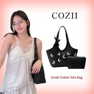 ของแท้ 100% COZII Small Colbie Tote Bag | Invisible Me พร้อม Inner Pouch แบบถอดเข้า-ออกได้,C Bag Charm ตกแต่งเพิ่มความน่ารัก