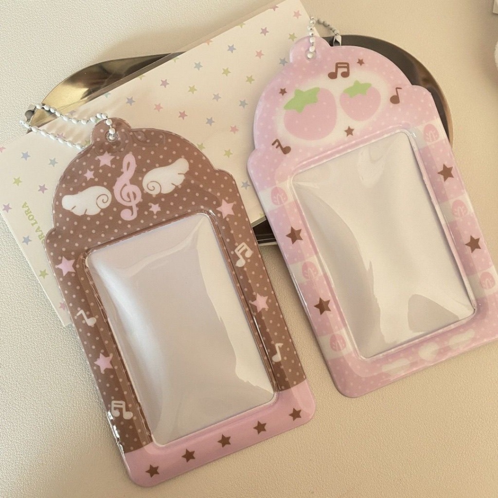 ปลอกใส่การ์ด PVC ขนาด 3 นิ้ว ลายสตรอเบอร์รี่ปีก สำหรับบัตรโรงเรียน การ์ดรูปเล็ก กระเป๋าเก็บการ์ด คลิปห้อยกระเป๋า