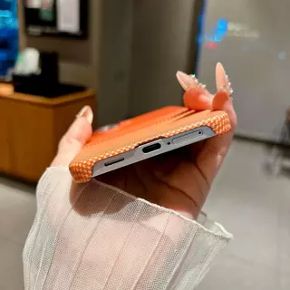 Slim Half Wrap คาร์บอนไฟเบอร์ป้องกันรอยขีดข่วนเคสโทรศัพท์,ใช้งานร่วมกับเครื่องชาร์จ MagSafe สําหรับ Samsung Galaxy S26 Ultra S25 S24 Ultra S25 FE S24 FE A57 A56 A55 A17 A16 5G