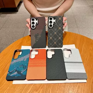 Slim Half Wrap คาร์บอนไฟเบอร์ป้องกันรอยขีดข่วนเคสโทรศัพท์,ใช้งานร่วมกับเครื่องชาร์จ MagSafe สําหรับ Samsung Galaxy S26 Ultra S25 S24 Ultra S25 FE S24 FE A57 A56 A55 A17 A16 5G